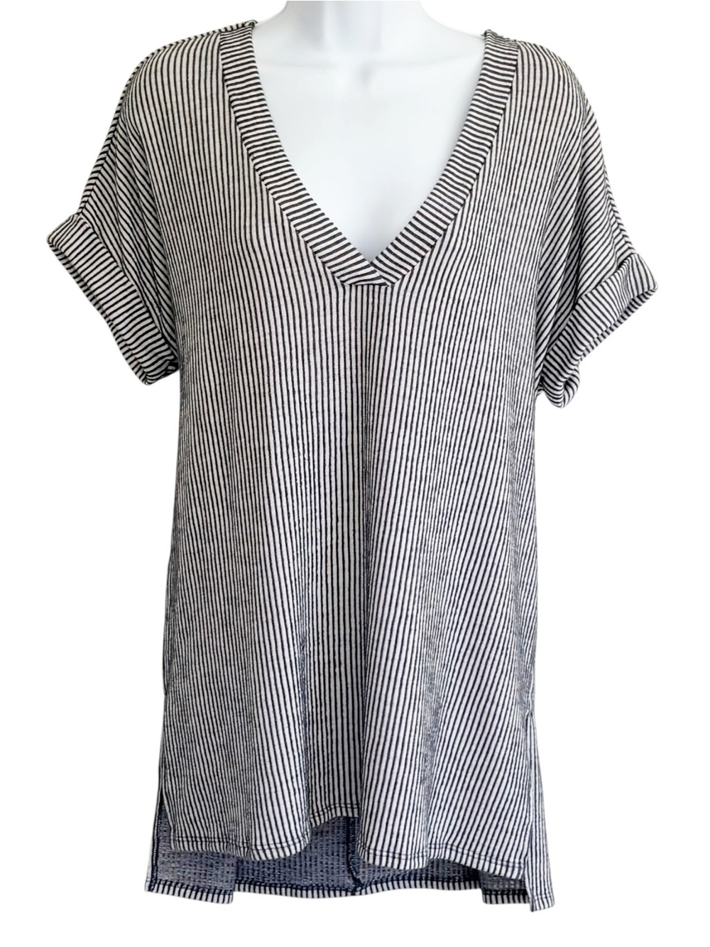 DAYTRIP Striped Tunic Top Medium Navy White V Neck Short Sleeve Relaxed Fit